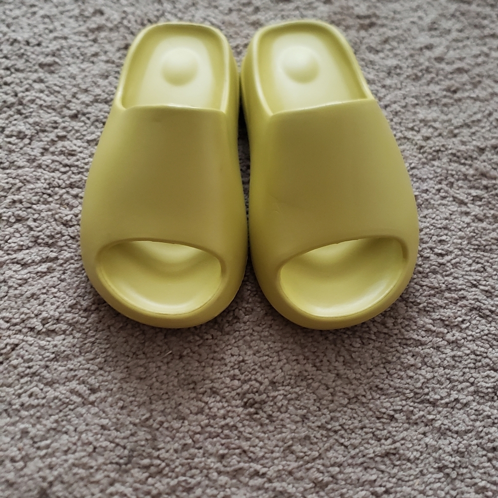 Yellow slide - Picture 2 of 2